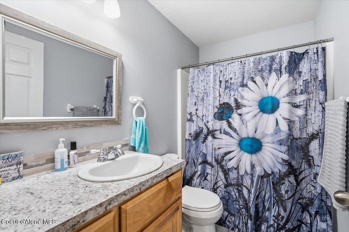 222 East Remington Road Athol, ID 83801 - Photo 31 of 73 Full Bathroom 3