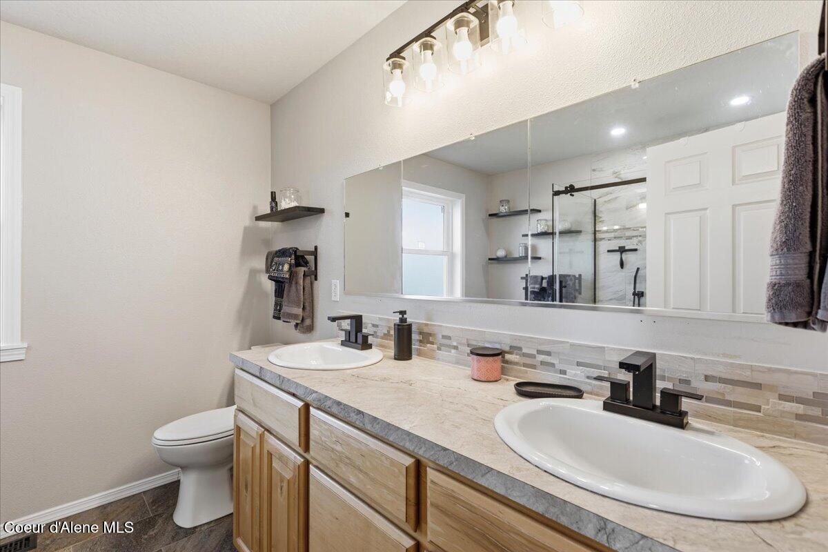 222 East Remington Road Athol, ID 83801 - Photo 34 of 78 En-Suite Bath