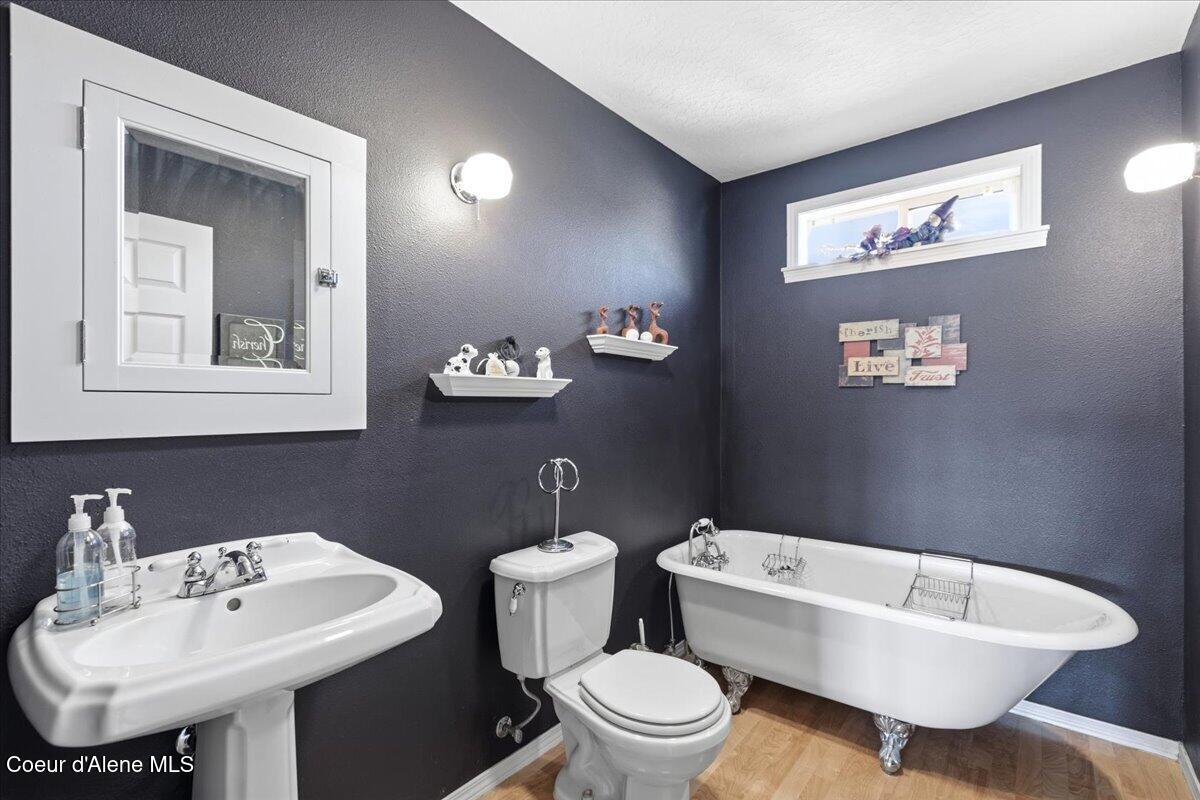 222 East Remington Road Athol, ID 83801 - Photo 39 of 78 Guest Bathroom