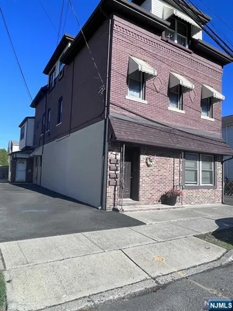 $2,450 | 283 Orchard Street, Unit 1B, Elmwood Park, NJ 07407