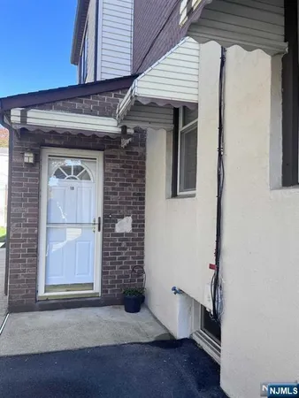 $2,450 | 283 Orchard Street, Unit 1B, Elmwood Park, NJ 07407