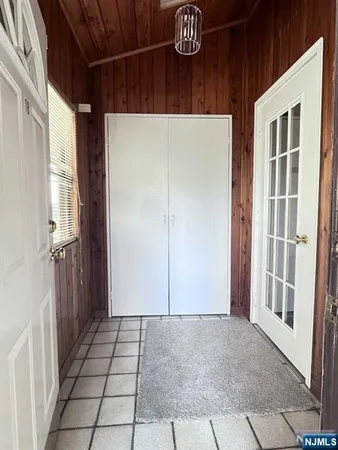 $2,450 | 283 Orchard Street, Unit 1B, Elmwood Park, NJ 07407