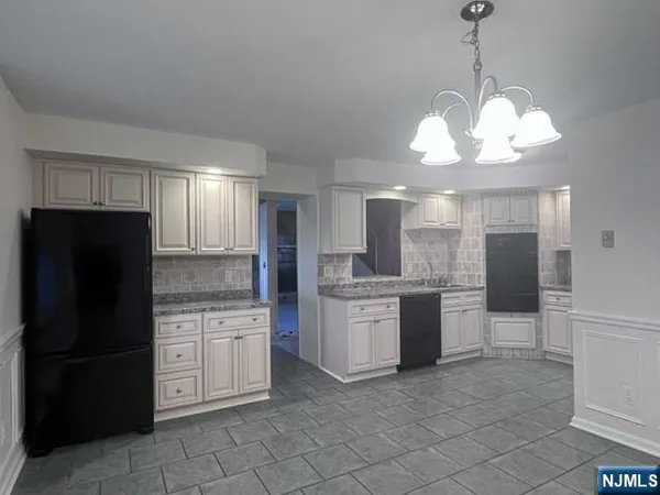 $2,450 | 283 Orchard Street, Unit 1B, Elmwood Park, NJ 07407