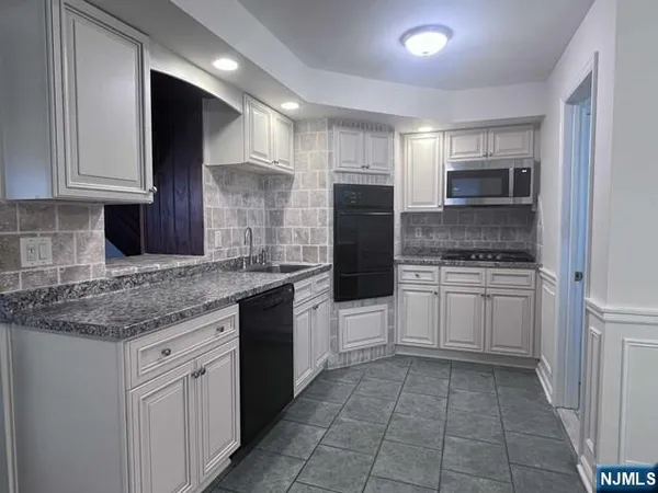 $2,450 | 283 Orchard Street, Unit 1B, Elmwood Park, NJ 07407