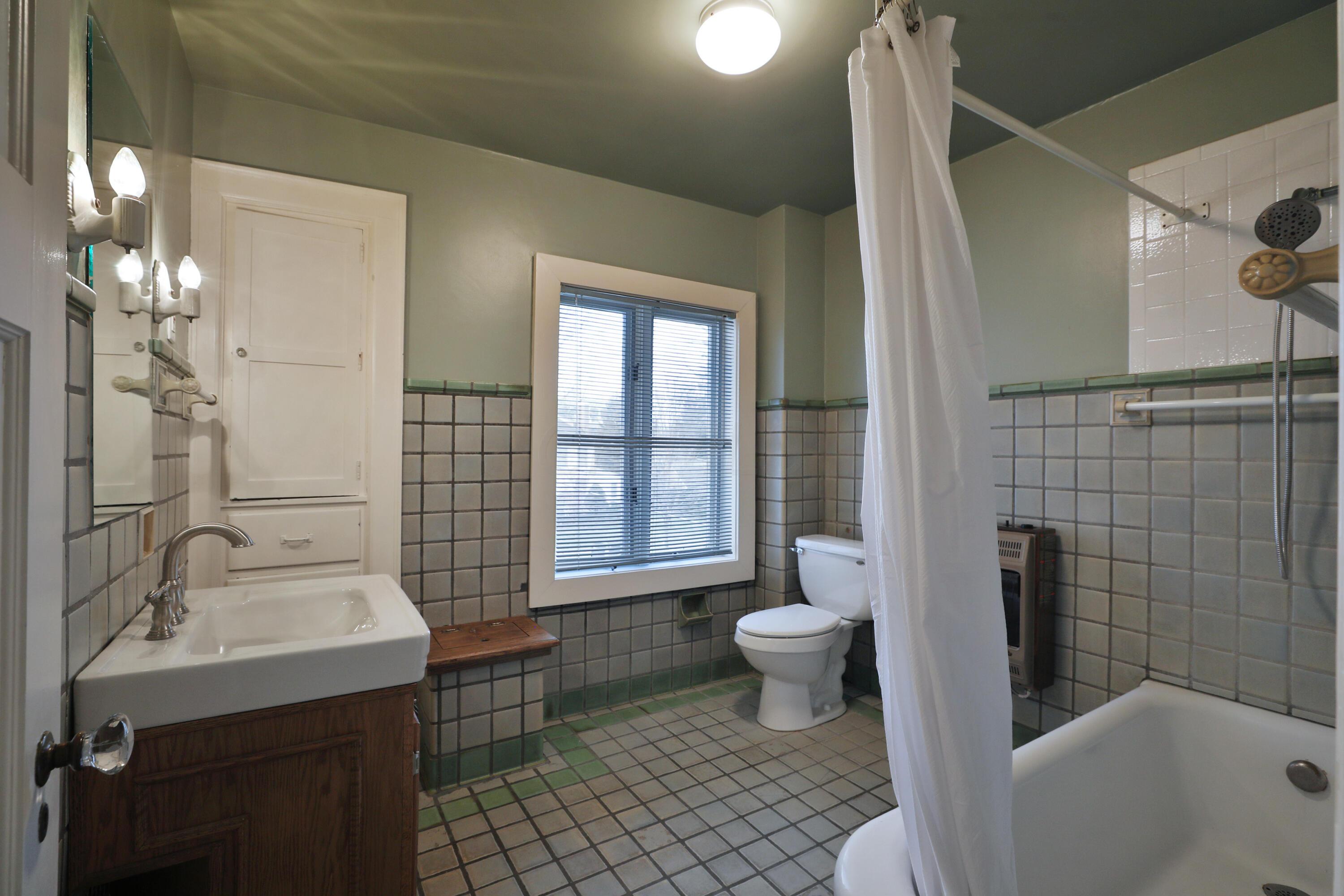 2180 Bryden Road Columbus, OH 43209 - Photo 32 of 56 Historical working bathroom, most original to 1923.