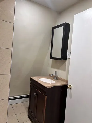 $1,700 | 111 Burnett Street, Unit 3, Providence, RI 02907