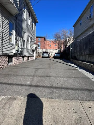 $1,700 | 111 Burnett Street, Unit 3, Providence, RI 02907