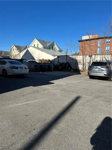 $1,700 | 111 Burnett Street, Unit 3, Providence, RI 02907