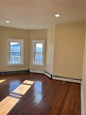 $1,700 | 111 Burnett Street, Unit 3, Providence, RI 02907