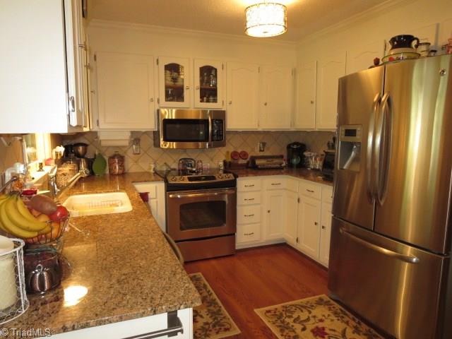 3792 Welcome-Arcadia Road Lexington, NC 27295 - Photo 10 of 30 Kitchen - Granite Counter Tops and Wood Floors