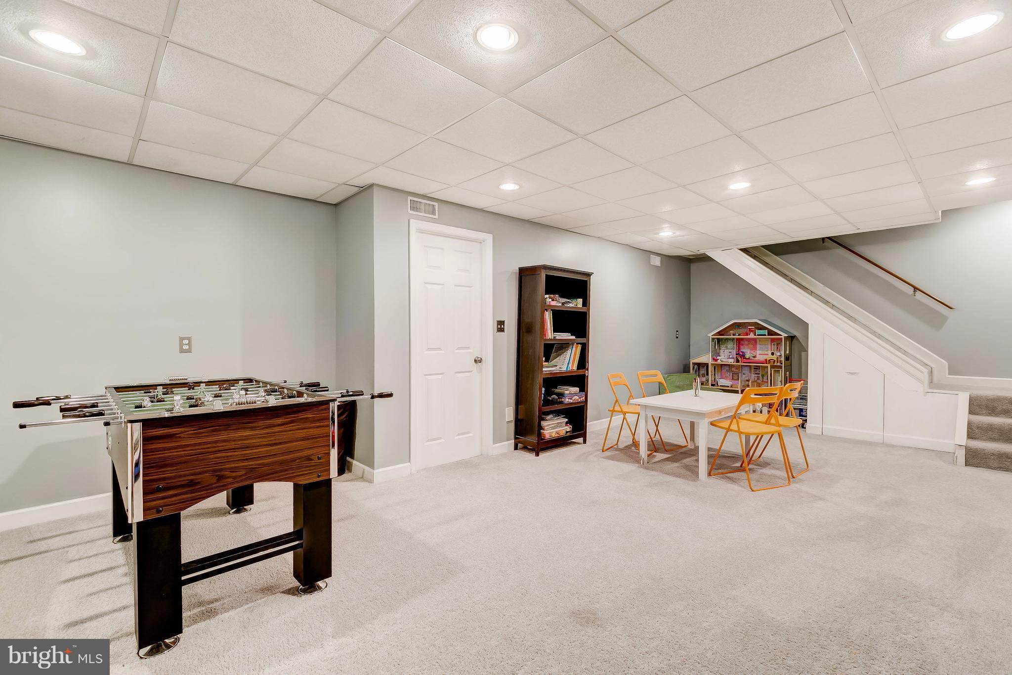 285 Locust Ridge Lane Arnold, MD 21012 - Photo 20 of 24 a view of a livingroom with furniture