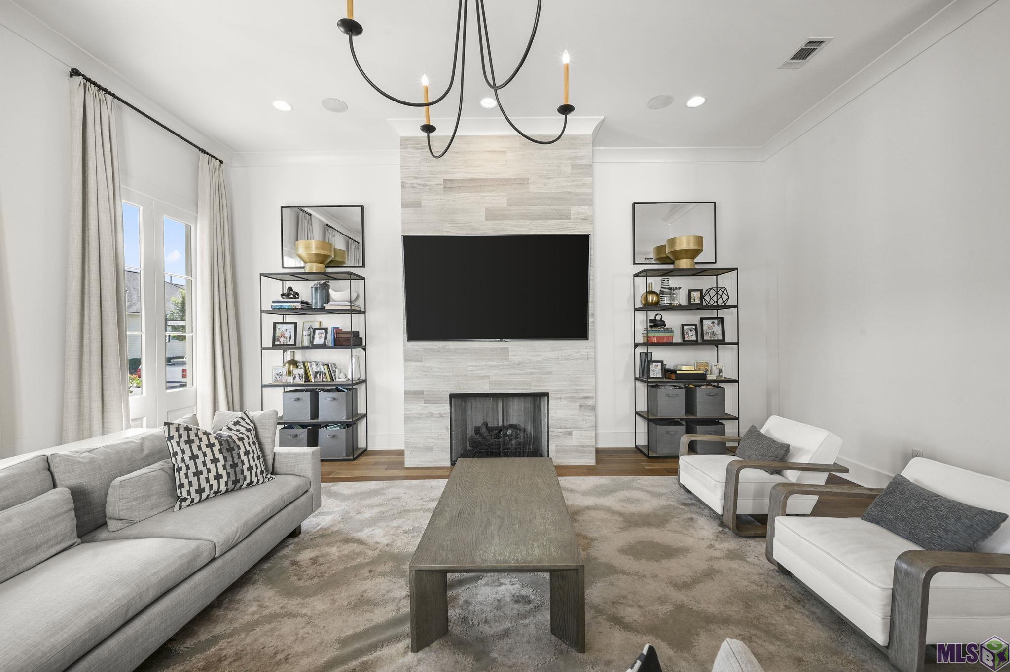 5026 Mimosa Street Baton Rouge, LA 70808 - Photo 3 of 44 Living Room