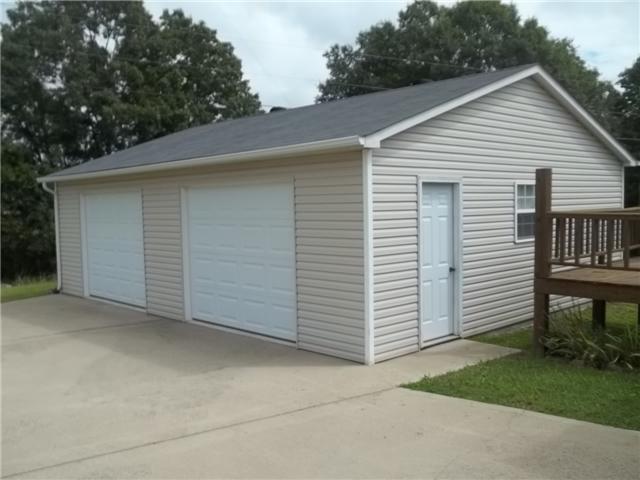 198 Hurst Road Hohenwald, TN 38462 - Photo 5 of 14 Garage