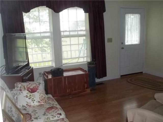 198 Hurst Road Hohenwald, TN 38462 - Photo 8 of 14 Living room
