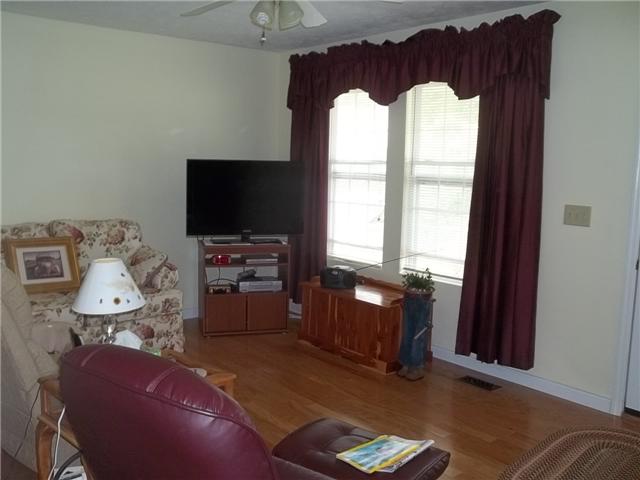 198 Hurst Road Hohenwald, TN 38462 - Photo 9 of 14 Living room