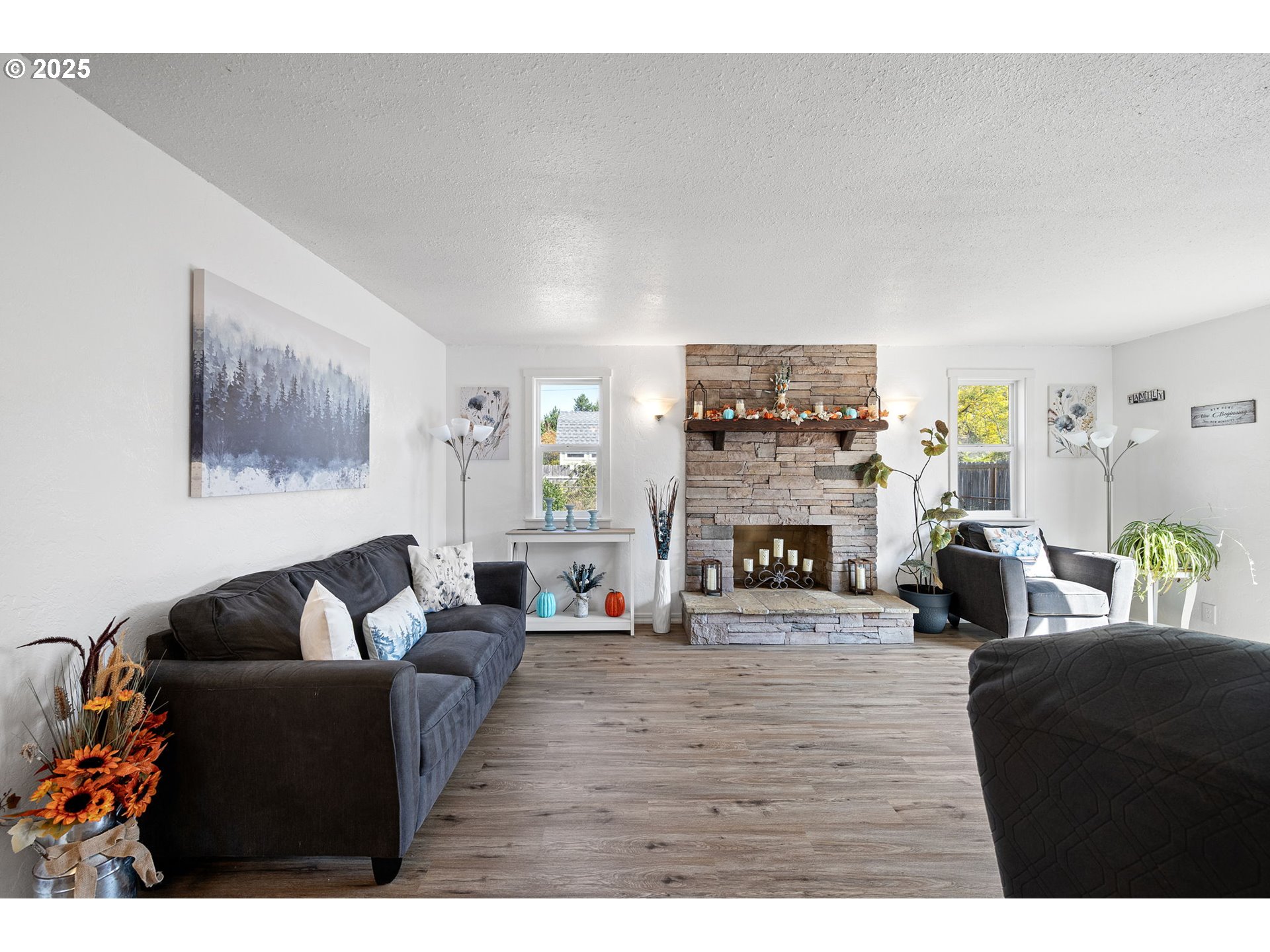 2105 16th Street Florence, OR 97439 - Photo 17 of 48 a living room with fireplace furniture and a fireplace