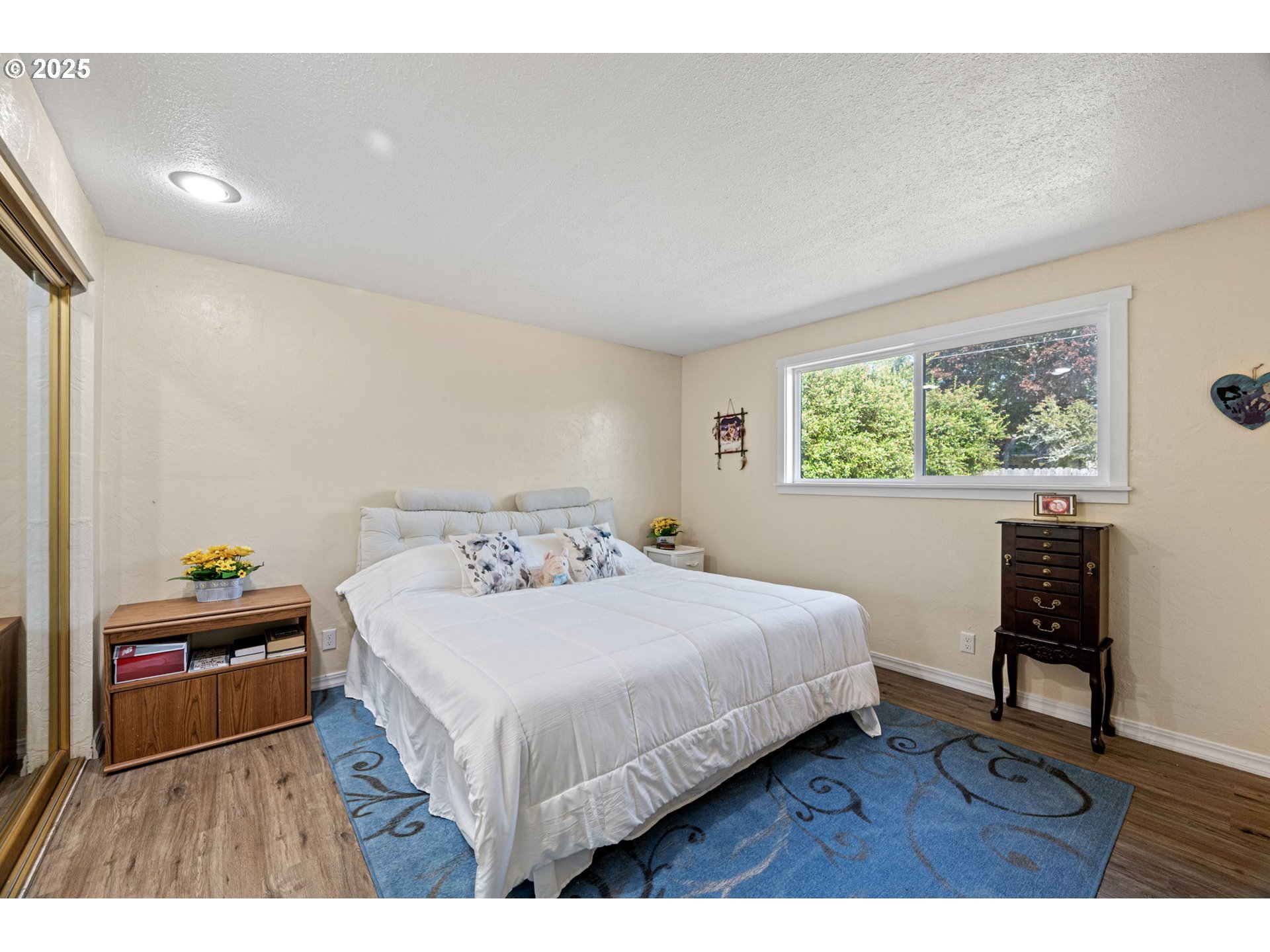 2105 16th Street Florence, OR 97439 - Photo 31 of 48 a bedroom with a bed a table and a window