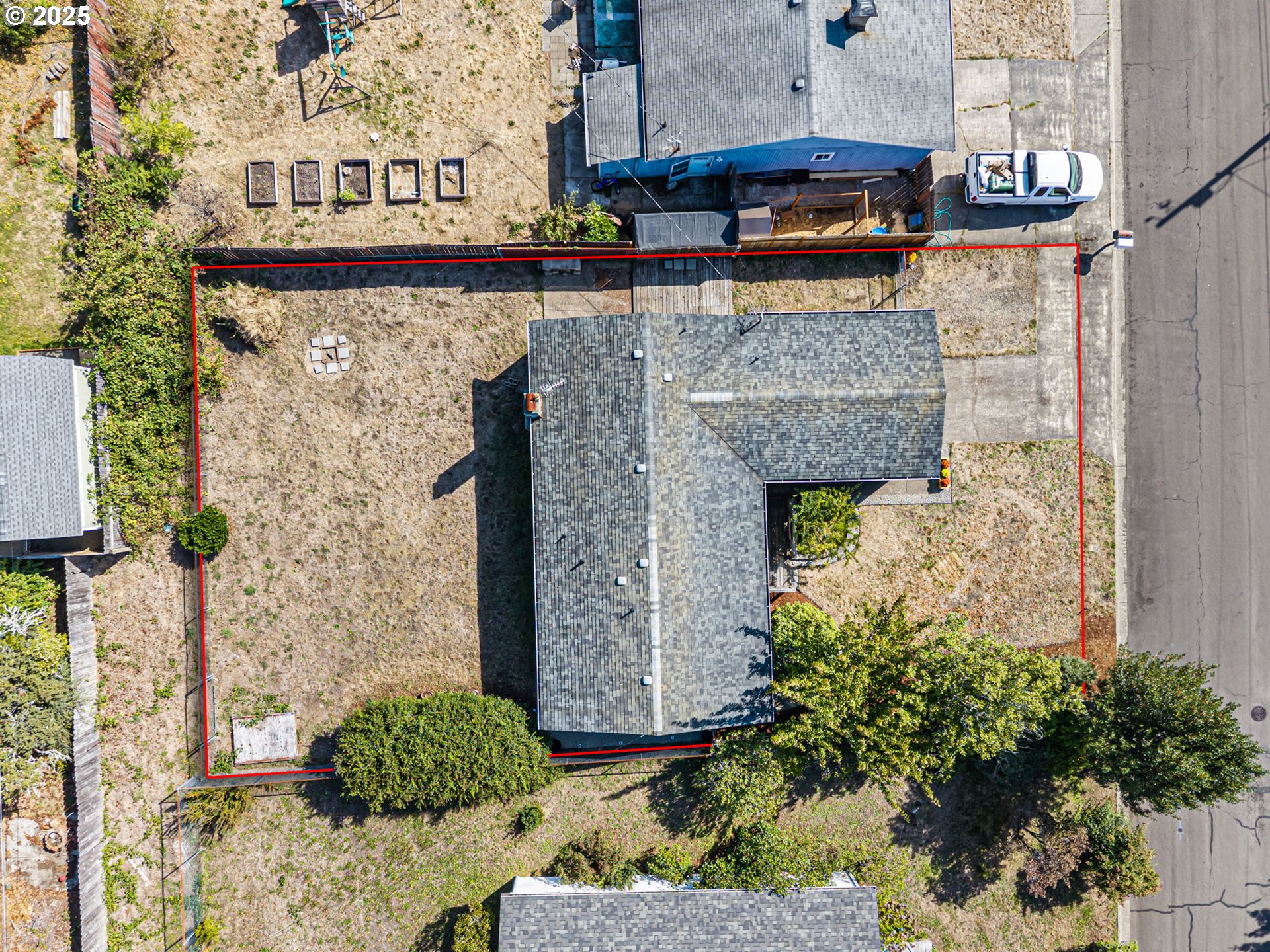 2105 16th Street Florence, OR 97439 - Photo 45 of 48 a front view of a building with plants