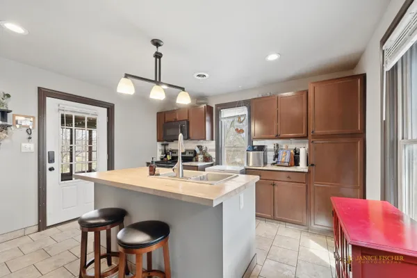 $255,000 | 2522 East State Street, Rockford, IL 61107