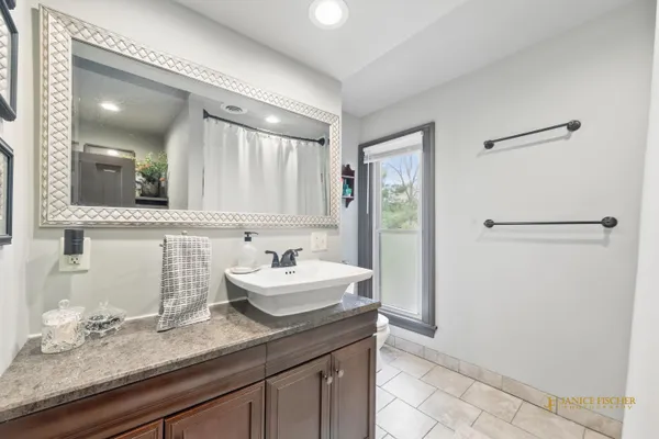 $255,000 | 2522 East State Street, Rockford, IL 61107
