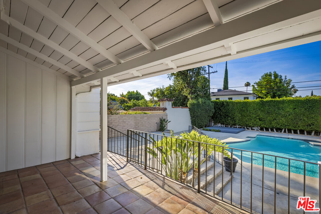 12153 Maxwellton Road Studio City, CA 91604 - Photo 12 of 48