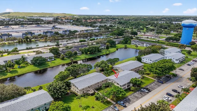 a park with lots of trees and entertaining space
