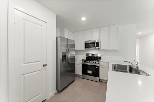 $1,600 | 468 Shoreview Drive, Conroe, TX 77303