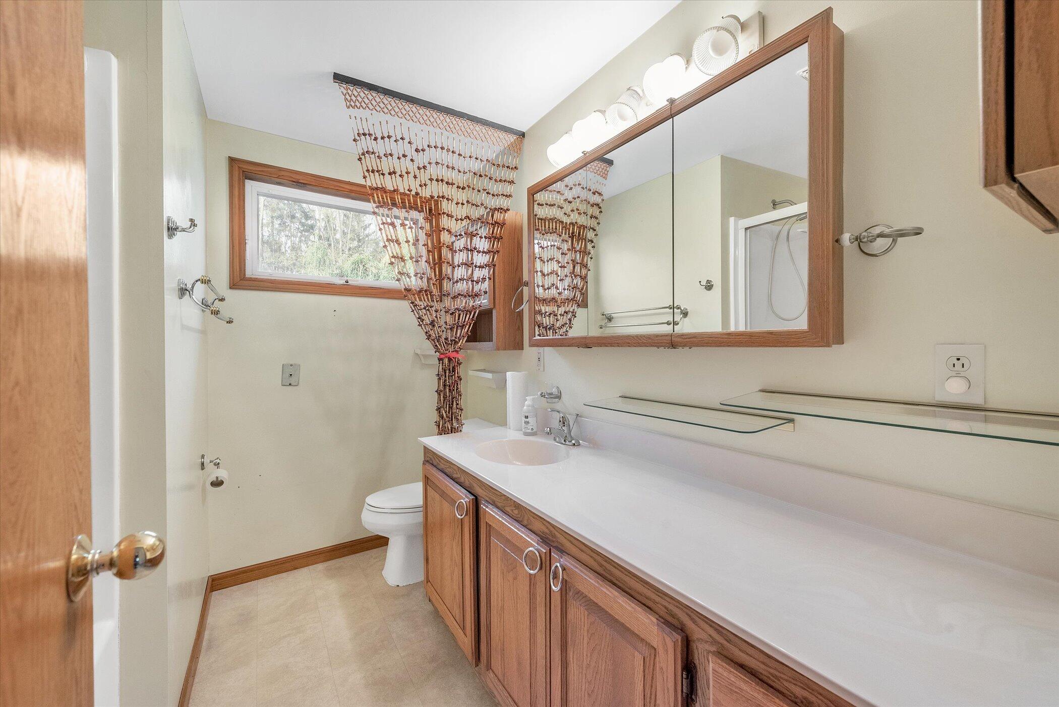 49444 Rush Lake Road Hartford, MI 49057 - Photo 14 of 54 Bathroom 2