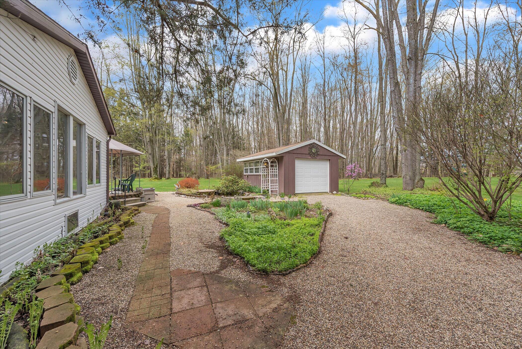 49444 Rush Lake Road Hartford, MI 49057 - Photo 26 of 54 Studio