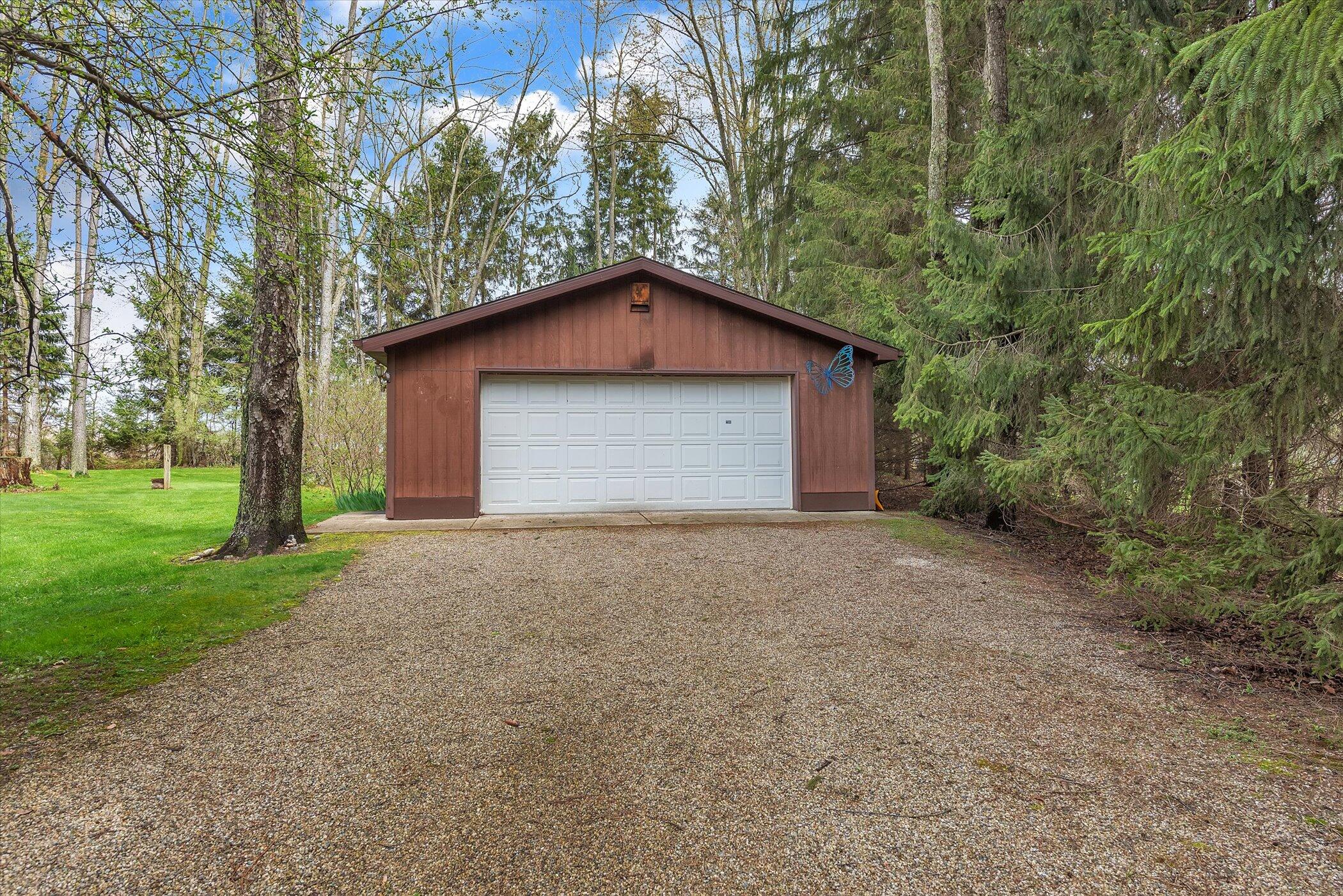 49444 Rush Lake Road Hartford, MI 49057 - Photo 27 of 54 Garage