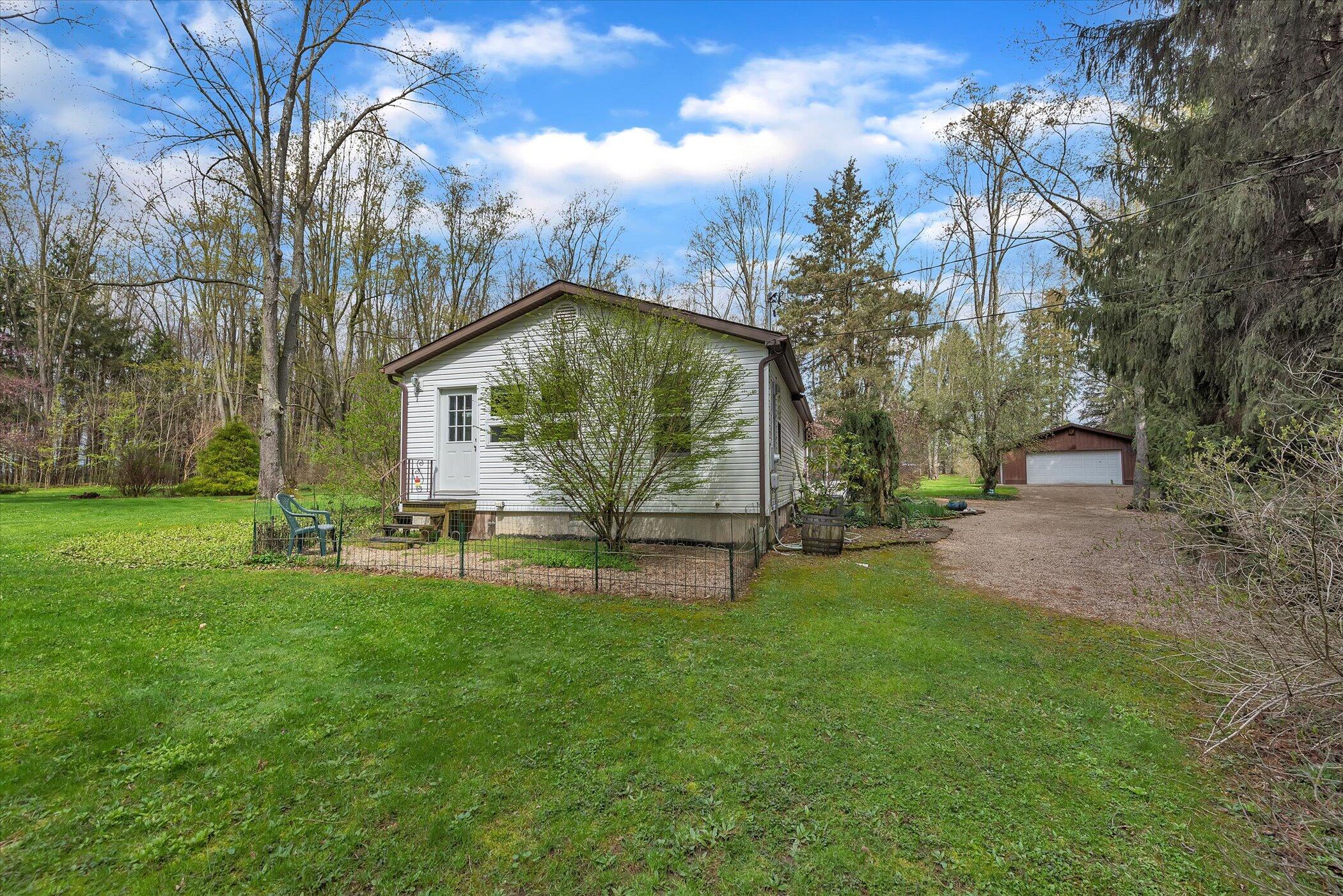 49444 Rush Lake Road Hartford, MI 49057 - Photo 39 of 54 Small Fenced Dog Area