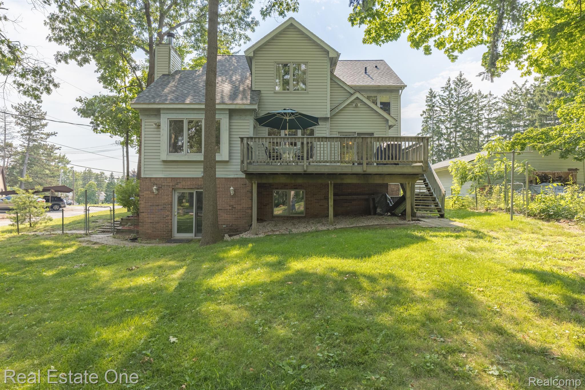 2520 South Commerce Road Walled Lake, MI 48390 - Photo 41 of 56 Rear exterior of home