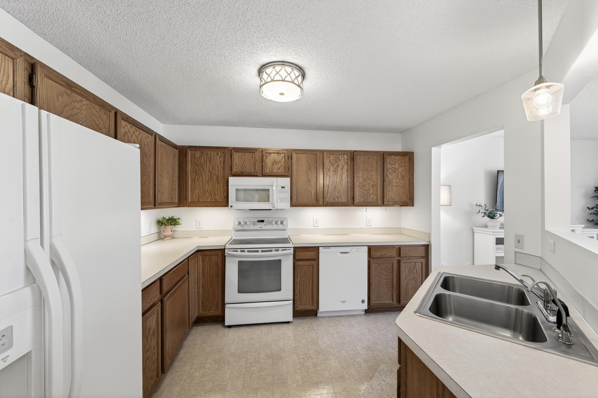 7671 Nicholas Way Chanhassen, MN 55317 - Photo 23 of 44