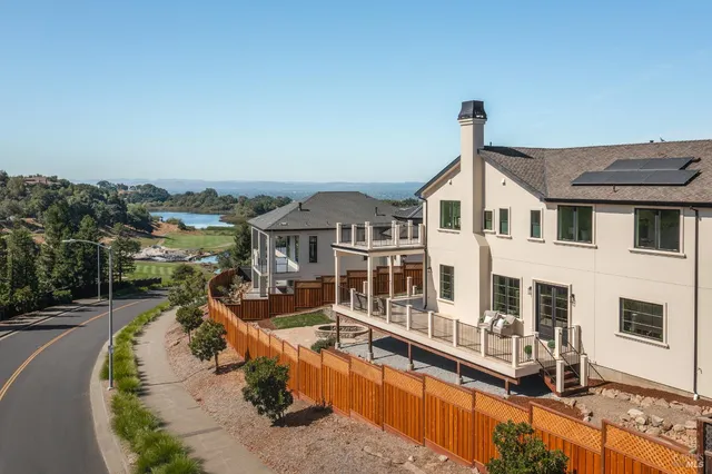 $2,195,000 | 3724 Lakebriar Place, Santa Rosa, CA 95403