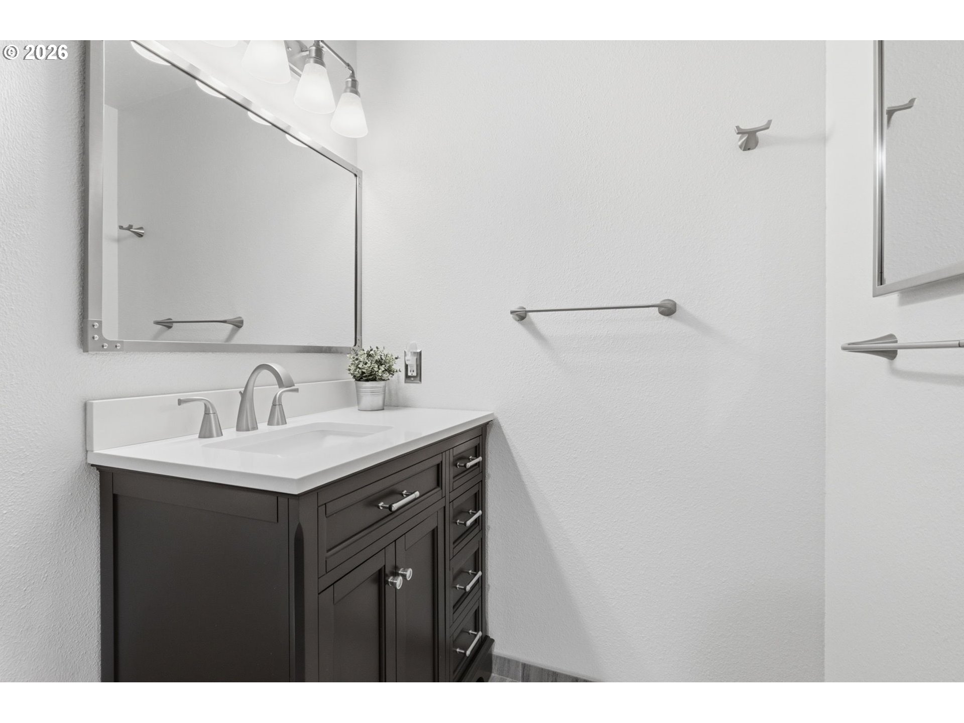 19654 Southwest Murphy Street Beaverton, OR 97078 - Photo 25 of 41 Owner's Suite Bathroom
