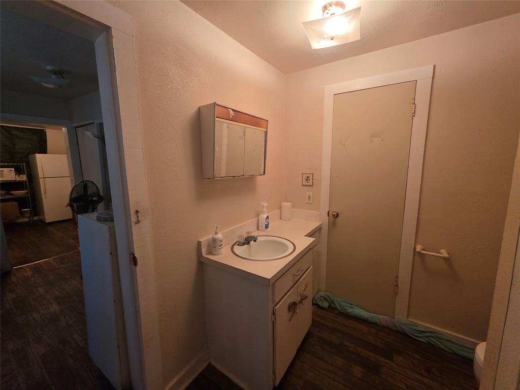 401 West Wilson Street Cleburne, TX 76033 - Photo 5 of 17