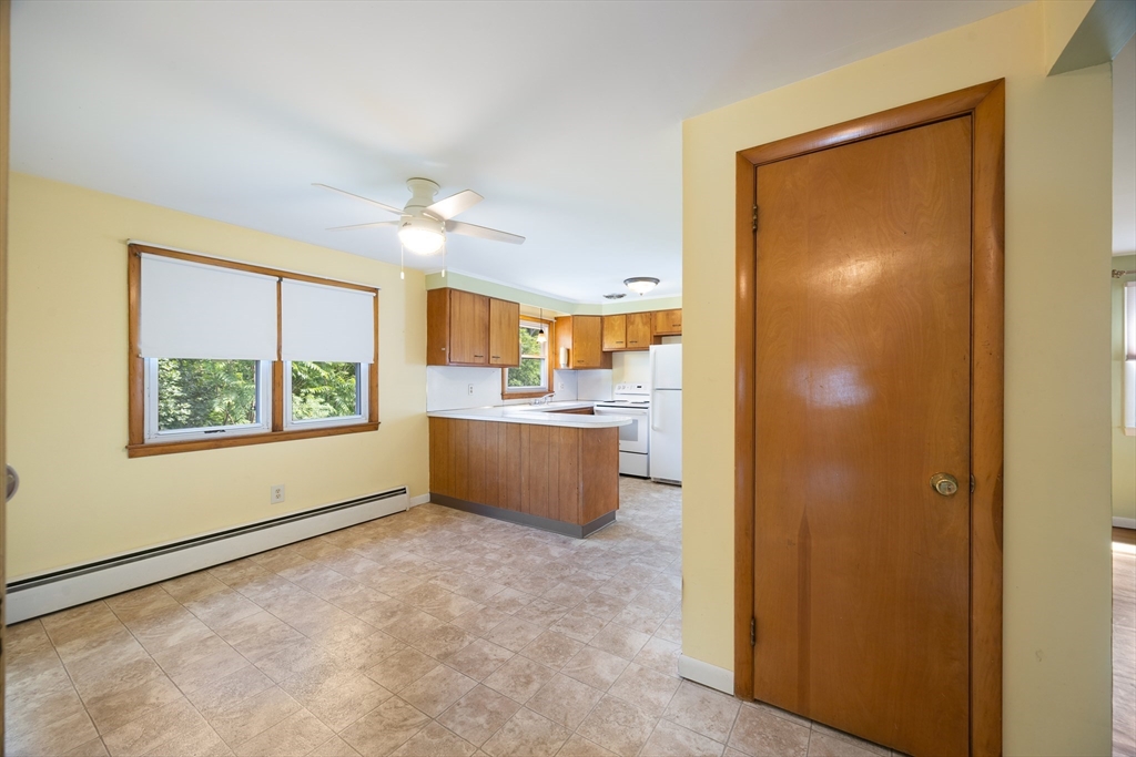 522 Prospect Street Chicopee, MA 01020 - Photo 10 of 24