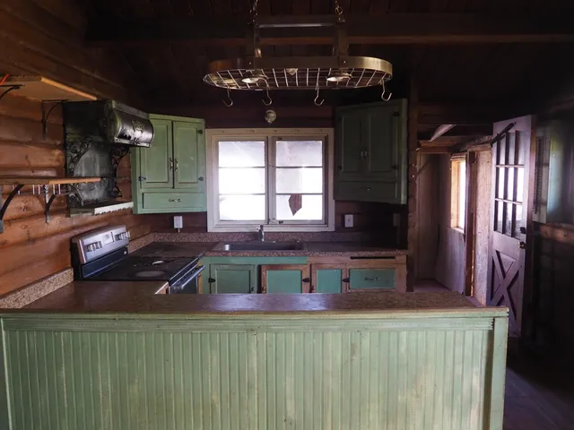 a view of livingroom with hardwood floor