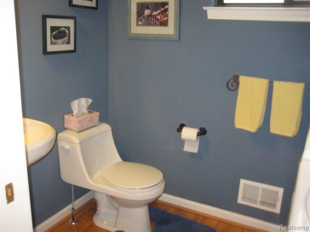295 Arlington Drive Rochester, MI 48307 - Photo 17 of 20 Power Room