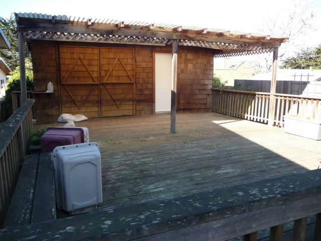 441 Brighton Road Pacifica, CA 94044 - Photo 15 of 18 a balcony with a couch