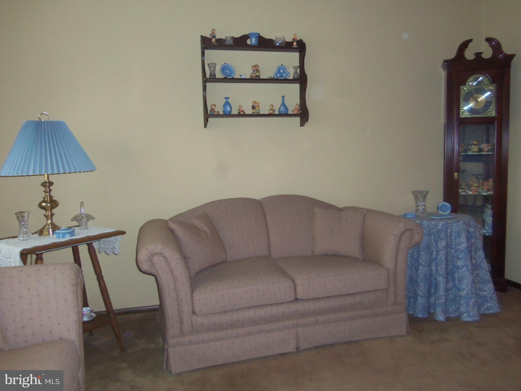 915 Phillips Road Warminster, PA 18974 - Photo 8 of 36 Living Room