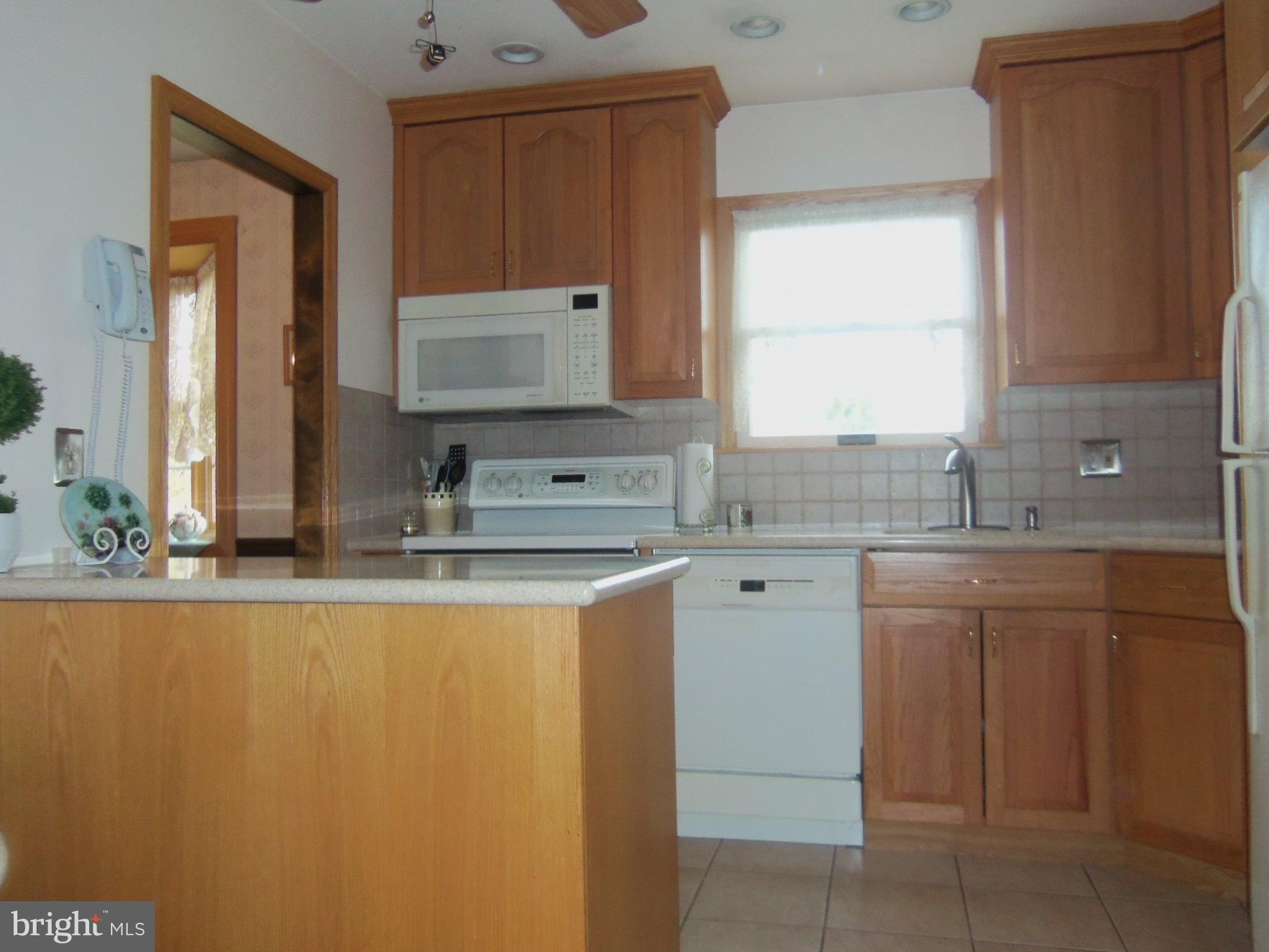 915 Phillips Road Warminster, PA 18974 - Photo 10 of 36 Eat in Kitchen
