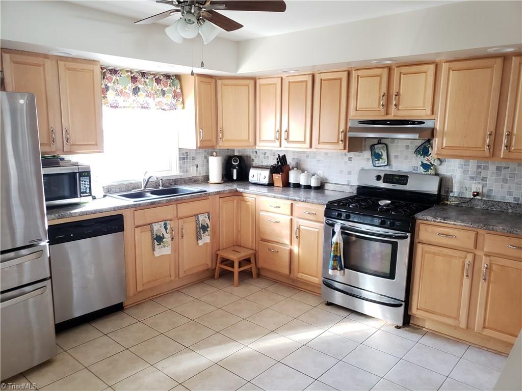 1538 Overbrook Road Burlington, NC 27215 - Photo 4 of 25 Gallery Image 4