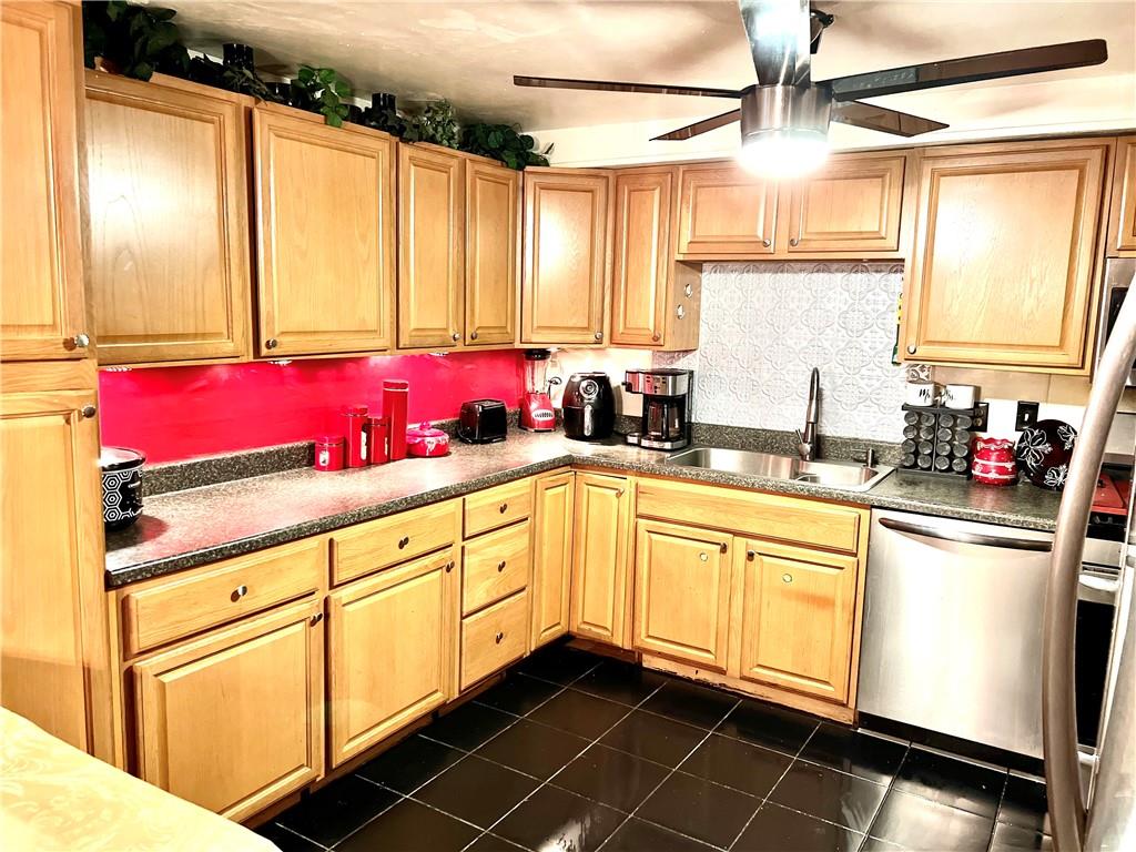 487 Grove Road Verona, PA 15147 - Photo 7 of 21 Gallery Image 7