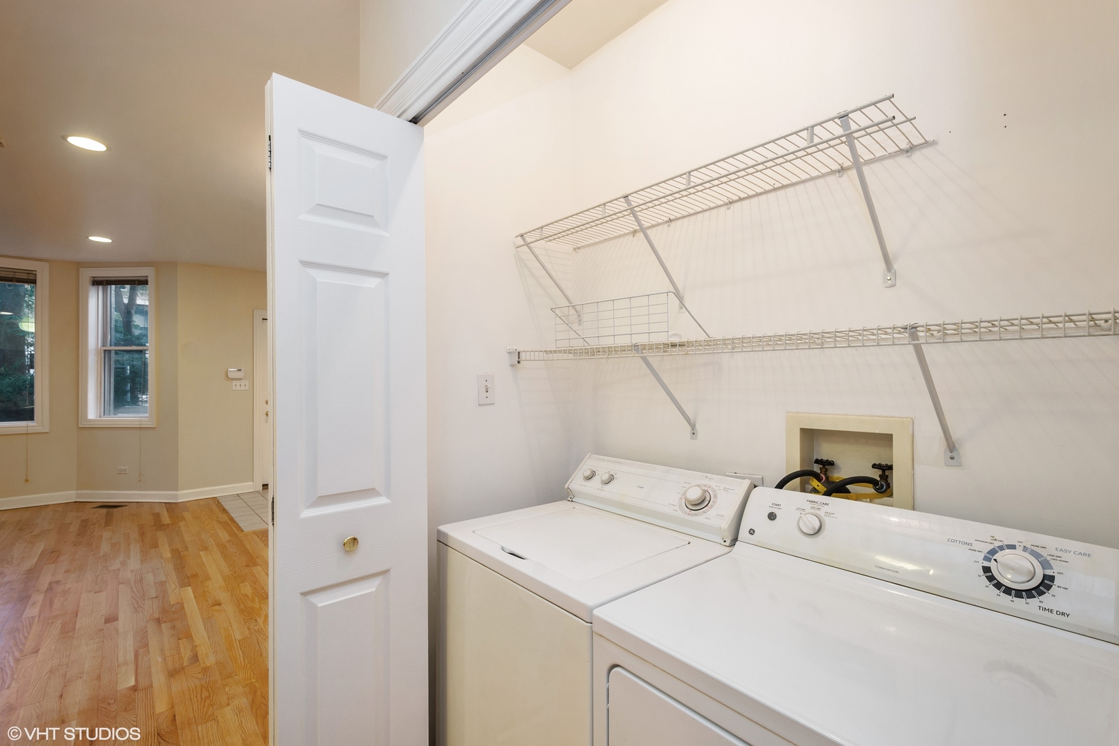 1550 West Jackson Boulevard, Unit 1 Chicago, IL 60607 - Photo 10 of 10 a utility room with dryer and washer