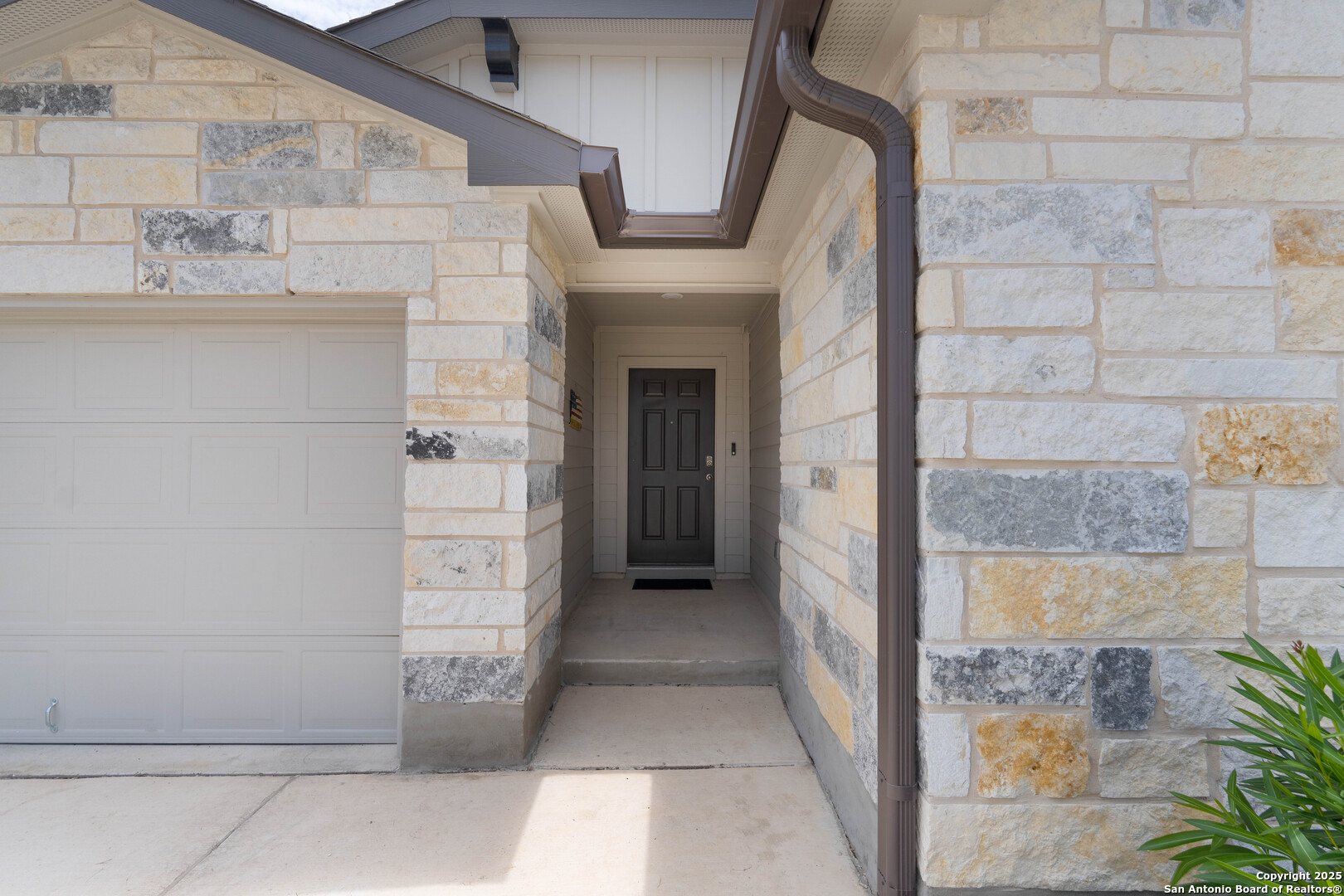 6806 Rondo Measure San Antonio, TX 78252 - Photo 5 of 25 a view of an entryway