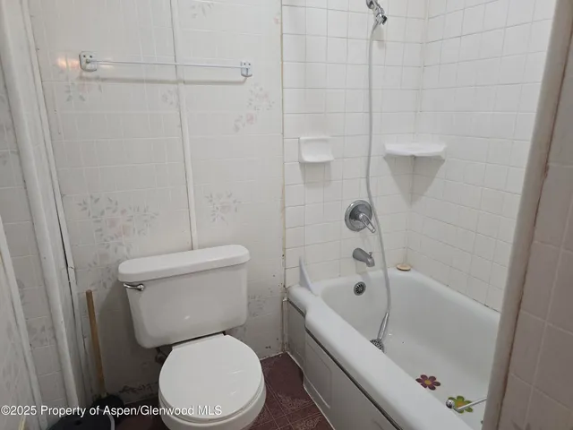 a view of utility room