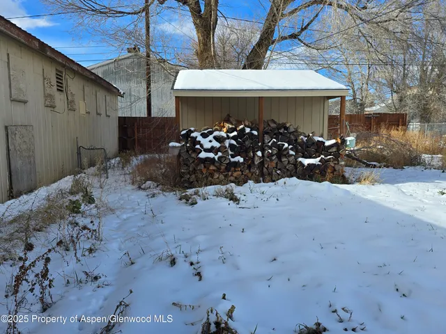 a view of a backyard with plants