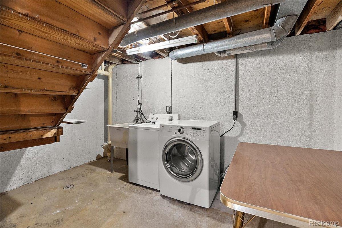 171 Manor Way, Unit 146 Rochester, MI 48309 - Photo 44 of 63 Washer and dryer included