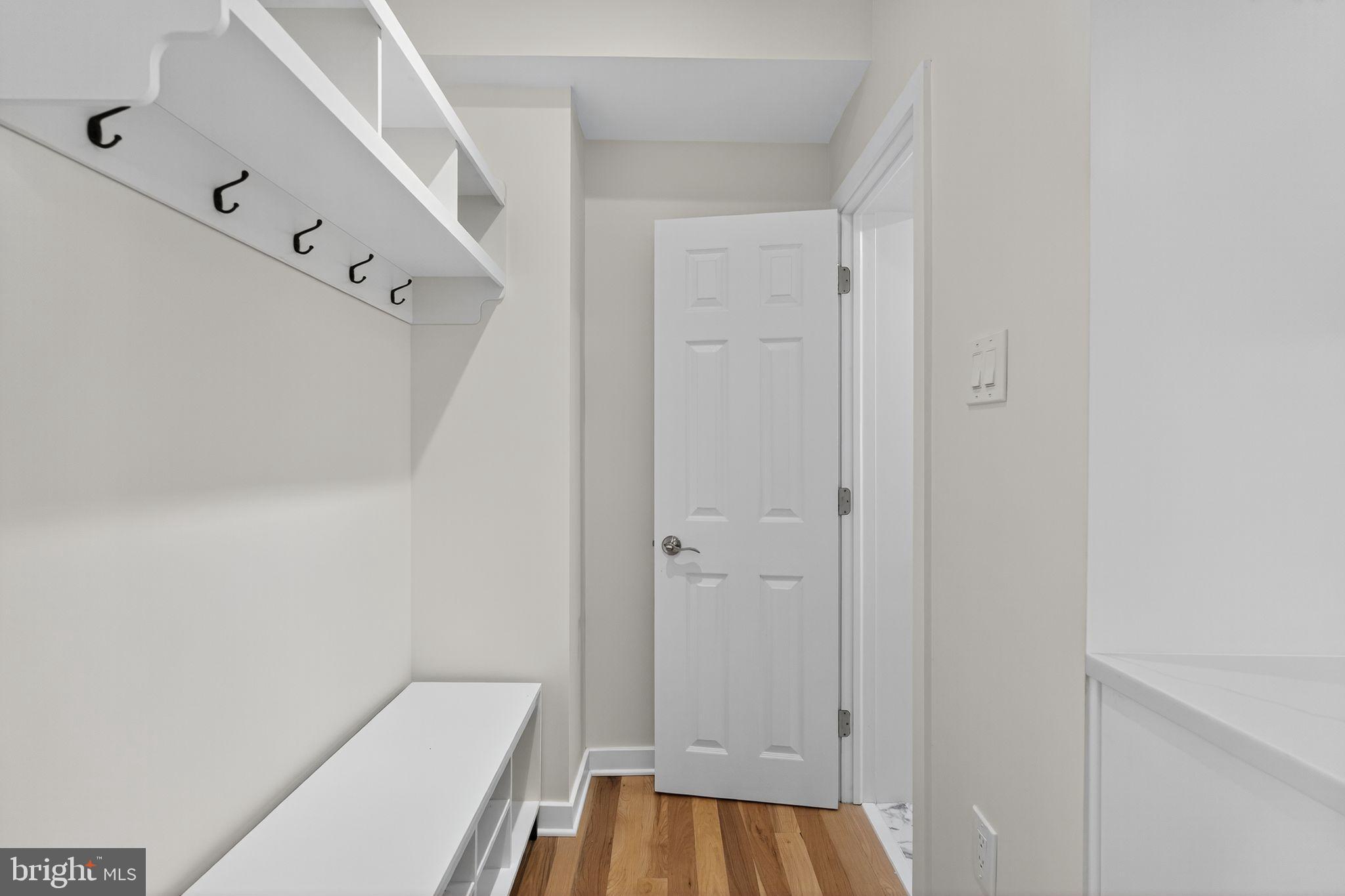 615 Sigel Street Philadelphia, PA 19148 - Photo 11 of 28 a view of a livingroom with a tub